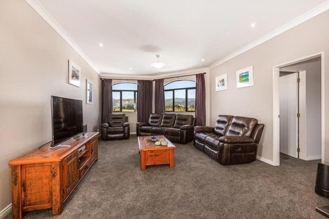 Photo of property in 5 Shearwater Rise, Paraparaumu Beach, Paraparaumu, 5032