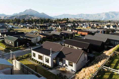 Photo of property in 39 Obelisk Street, Wanaka, 9305