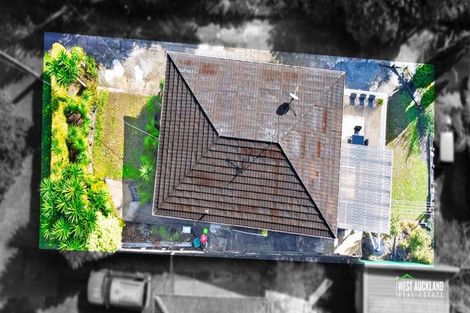 Photo of property in 40 Sunnyside Road, Sunnyvale, Auckland, 0612