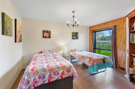 Photo of property in 43 Pehi Kupa Street, Waikanae, 5036