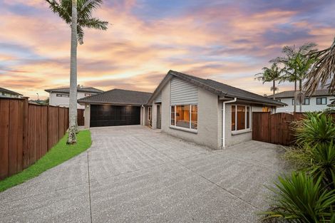Photo of property in 5 Alvre Place, Flat Bush, Auckland, 2016