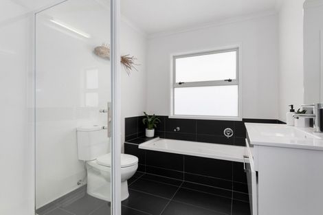 Photo of property in 69 Bathurst Crescent, Pyes Pa, Tauranga, 3112