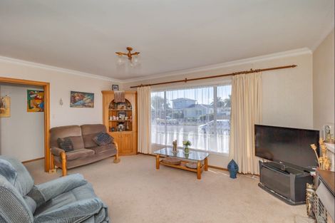 Photo of property in 12 Ross Street, Levin, 5510