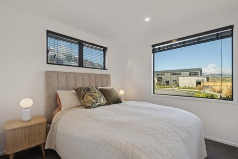 Photo of property in 40 Shelduck Road, Jacks Point, 9371