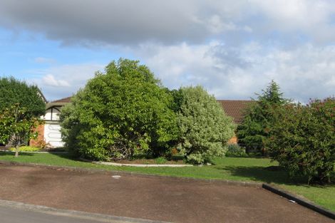 Photo of property in 5 Camira Place, Botany Downs, Auckland, 2010