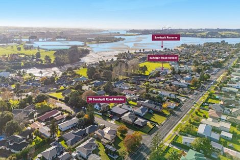 Photo of property in 28 Sandspit Road, Waiuku, 2123