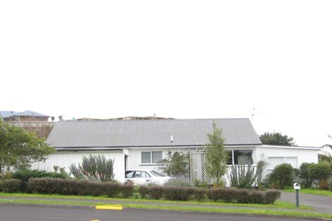 Photo of property in 8 Fantome Place, Whalers Gate, New Plymouth, 4310