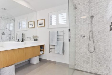 Photo of property in 38 Churchill Road, Murrays Bay, Auckland, 0630