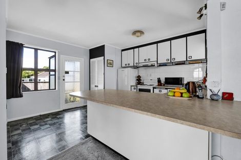 Photo of property in 10 Lawry Street, Moturoa, New Plymouth, 4310