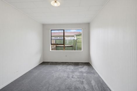Photo of property in 2/508 Saint Aubyn, Hastings, 4122