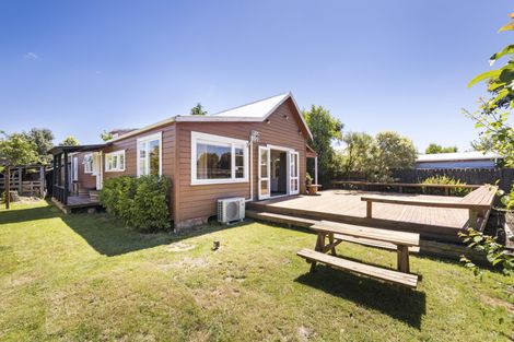 Photo of property in 7 Perrin Place, Kelvin Grove, Palmerston North, 4414