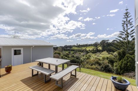 Photo of property in 100 Riversdale Drive, Merrilands, New Plymouth, 4312