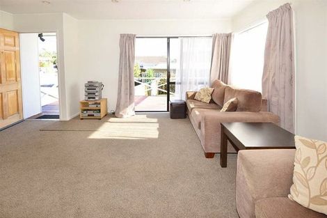 Photo of property in 81 Santiago Crescent, Unsworth Heights, Auckland, 0632