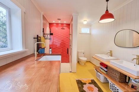 Photo of property in 10 Franklin Road, Paparoa, 0571