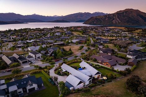 Photo of property in 70 Forest Heights, Wanaka, 9305