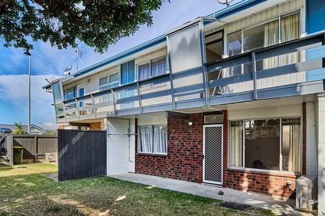 Photo of property in 2/35 Mana Esplanade, Paremata, Porirua, 5026