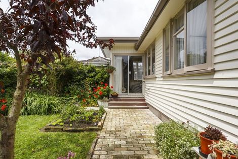 Photo of property in 8 Montrose Place, Takaro, Palmerston North, 4412