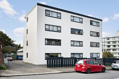 Photo of property in 2/52 Russell Terrace, Berhampore, Wellington, 6023