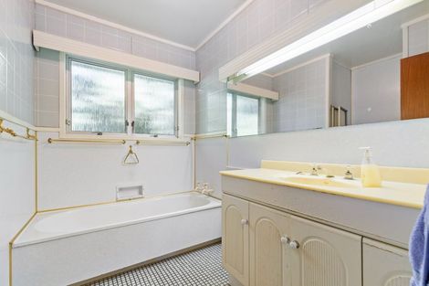 Photo of property in 42 Braemar Road, Castor Bay, Auckland, 0620