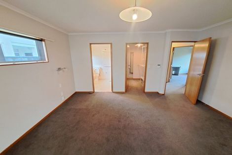 Photo of property in 2 Kawaroa Lane, New Plymouth, 4310