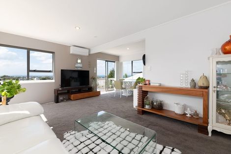 Photo of property in 2/401 East Coast Road, Mairangi Bay, Auckland, 0630