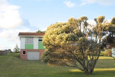 Photo of property in 104 Hinemoa Street, Whangamata, 3620