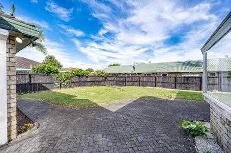 Photo of property in 2 Amadeus Place, Northpark, Auckland, 2013