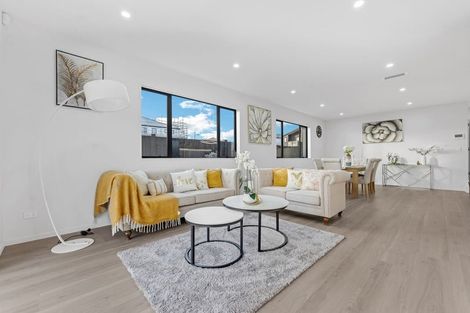 Photo of property in 11 Seagreen Avenue, Rosehill, Papakura, 2113