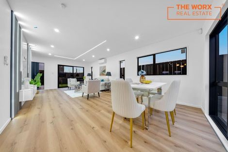 Photo of property in 106b Edgewater Drive, Pakuranga, Auckland, 2010