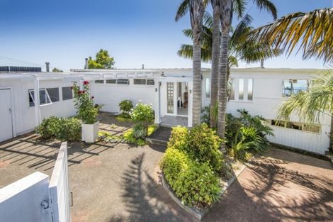 Photo of property in 90 Seacliffe Avenue, Narrow Neck, Auckland, 0622