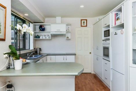 Photo of property in 10 Dorchester Place, Nawton, Hamilton, 3200