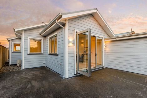 Photo of property in 384 Marine Parade, South New Brighton, Christchurch, 8062