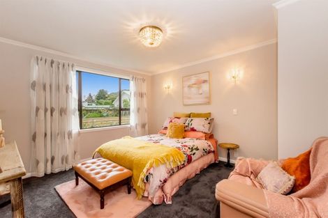 Photo of property in 48 Hookway Grove, Paraparaumu, 5032