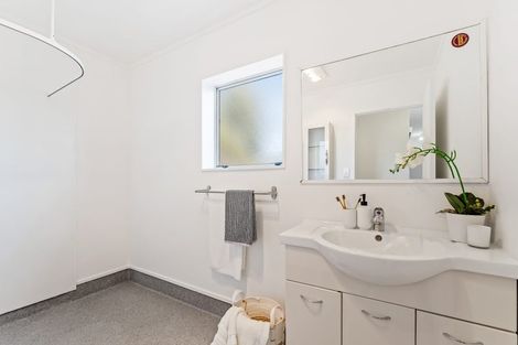 Photo of property in 1/20 Halldene Terrace, Red Beach, 0932