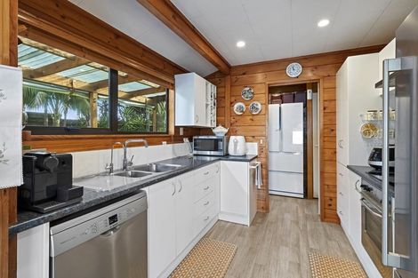 Photo of property in 61 John Dee Crescent, Red Beach, 0932