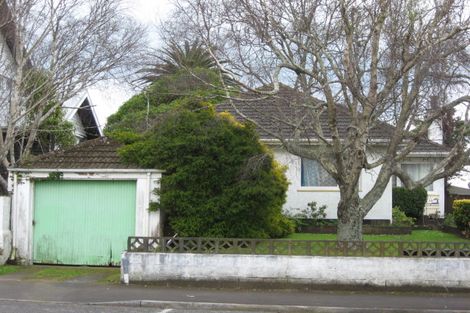 Photo of property in 38 Young Street, New Plymouth, 4310