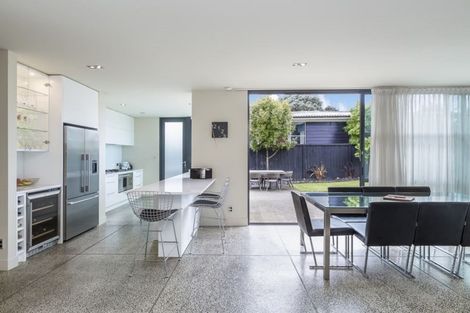 Photo of property in 4a Norwood Road, Bayswater, Auckland, 0622