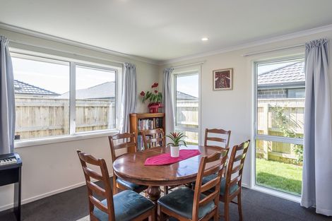 Photo of property in 10 Tapuhikura Street, Waikanae, 5036