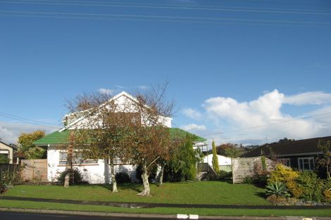 Photo of property in 136 Mellons Bay Road, Mellons Bay, Auckland, 2014