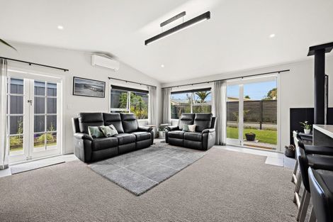 Photo of property in 4a Riverside Drive, Point Wells, 0986