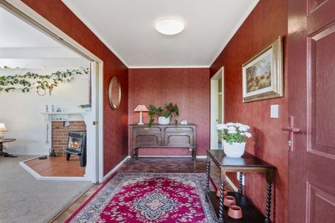 Photo of property in 19 Gibbs Place, Kinloch, Taupo, 3377