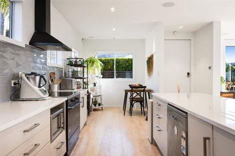 Photo of property in 29 Masterton Road, Rothesay Bay, Auckland, 0630