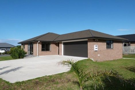 Photo of property in 32 Ocean View Rise, Ruakaka, 0116