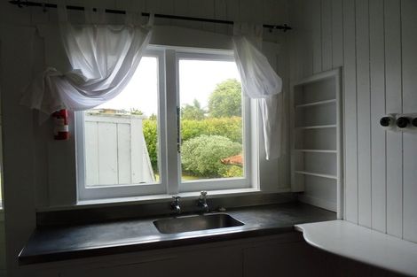 Photo of property in 62 St Michaels Avenue, Point Chevalier, Auckland, 1022