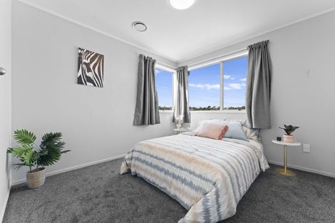 Photo of property in 11 Doone Place, Massey, Auckland, 0614