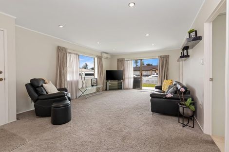 Photo of property in 1/20 Pine Road, Orewa, 0931