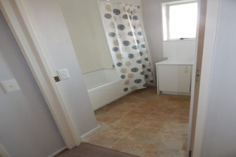 Photo of property in 1/2 Lowburn Place, Clover Park, Auckland, 2019