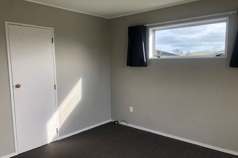 Photo of property in 2 Suzanne Grove, Kelvin Grove, Palmerston North, 4414