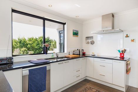 Photo of property in 27 Ruapehu Drive, Fitzherbert, Palmerston North, 4410