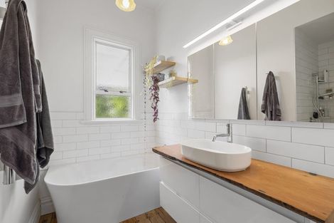 Photo of property in 160a Frankley Road, Frankleigh Park, New Plymouth, 4310